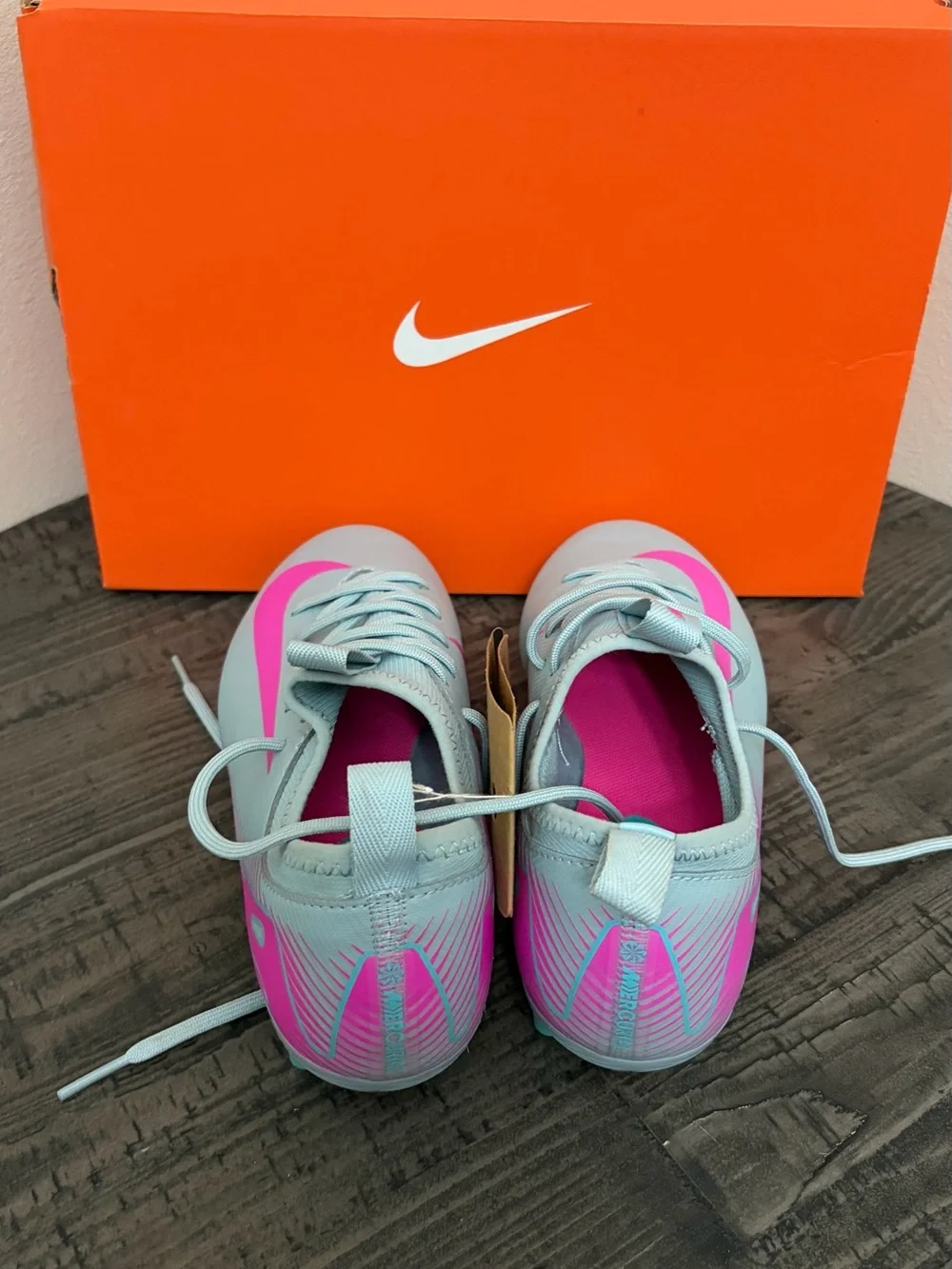 🚨BRAND NEW Nike Kids Soccer Cleats🚨